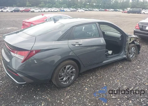 2024 Hyundai Elantra Sel z USA, uszkodzony, nr VIN KMHLM4DG4RU689798